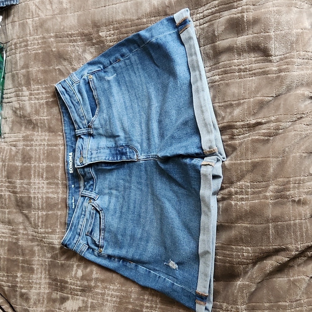 Curvy Sonoma woman's shorts